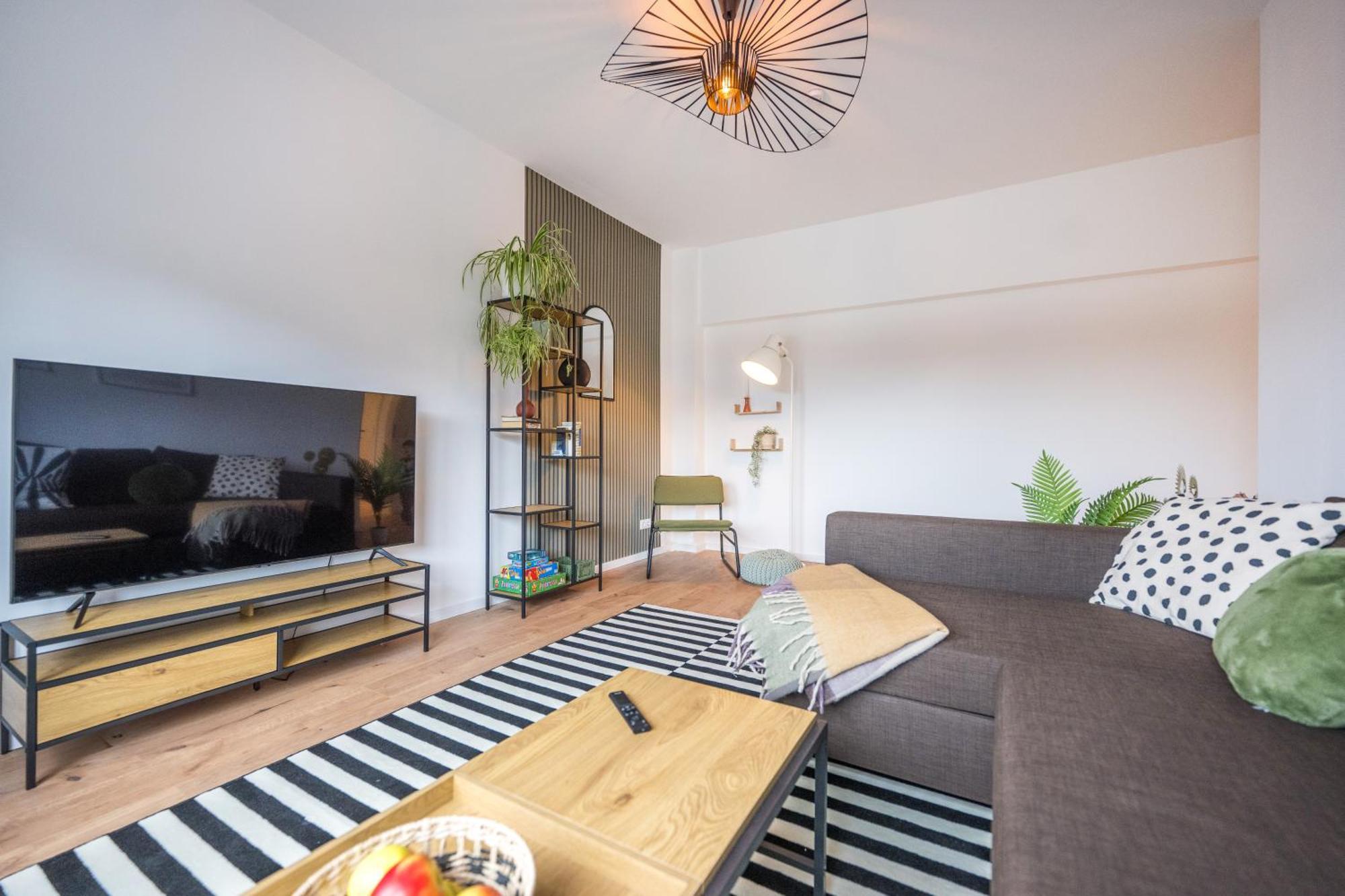 Neu: 100M² - Ideal Fuer Familien/Geschaeftsr. - Hbf Koblenz  Buitenkant foto